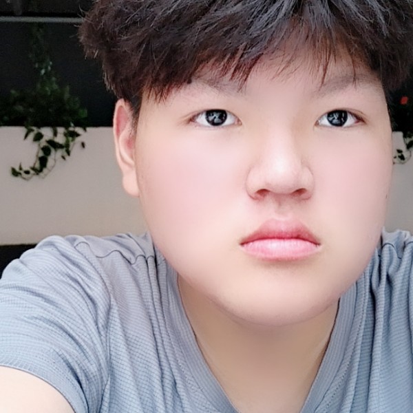 稳重扯眼神的照片