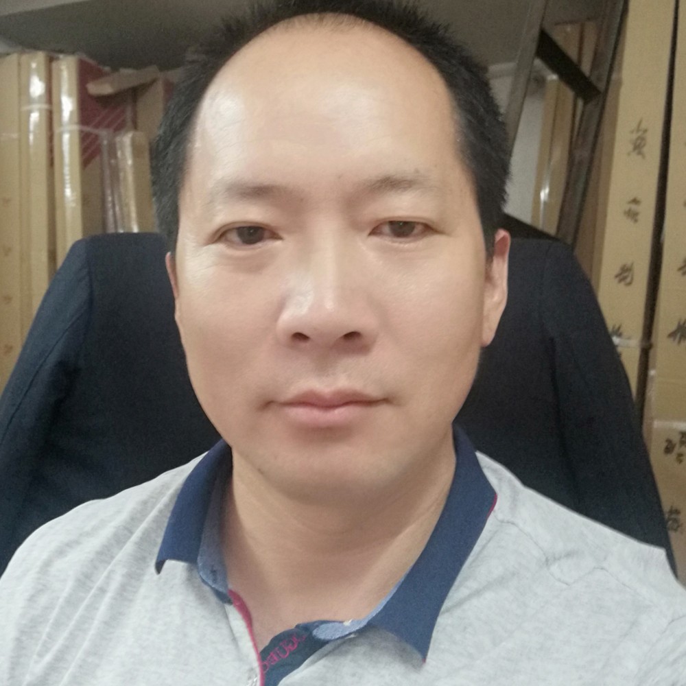 眼神坚强的照片