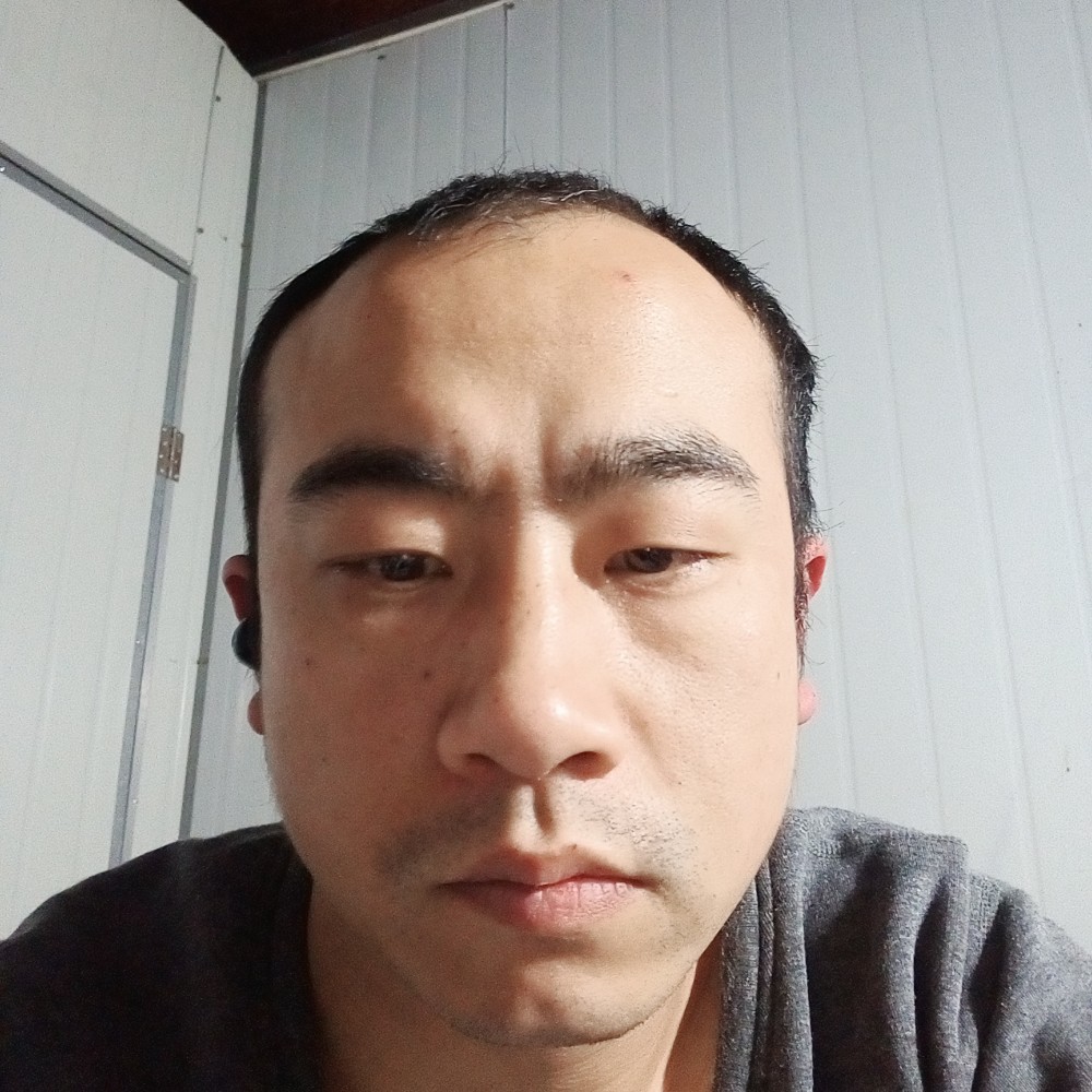 积极邂逅云朵的照片