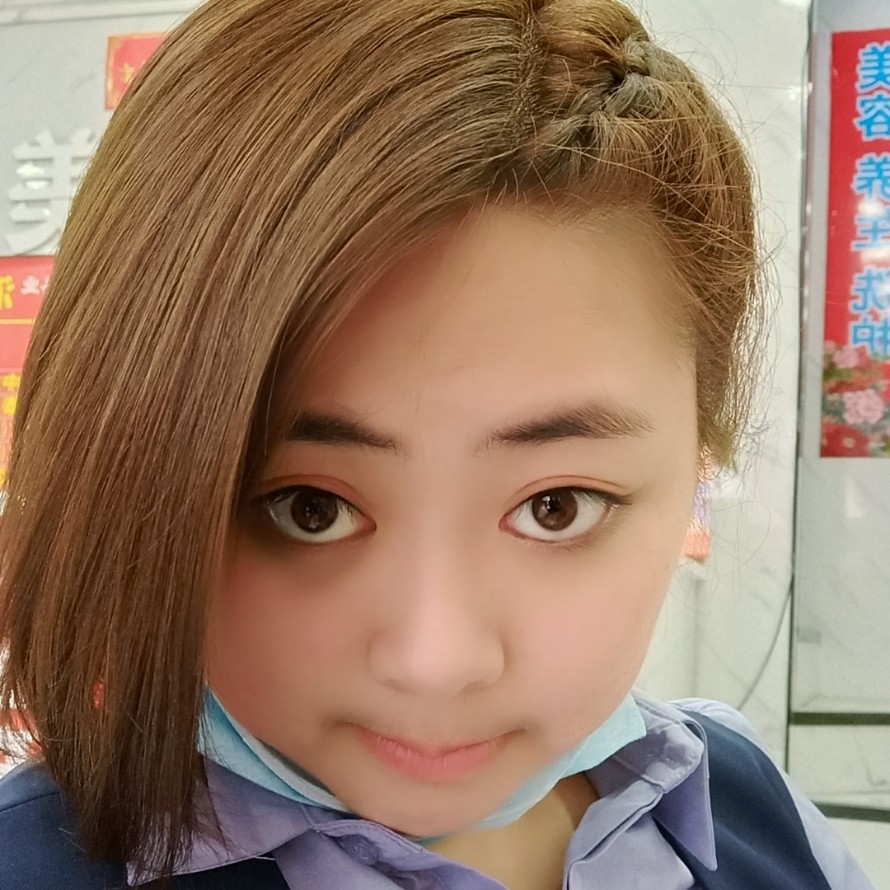 大象苦恋爱撒娇的照片