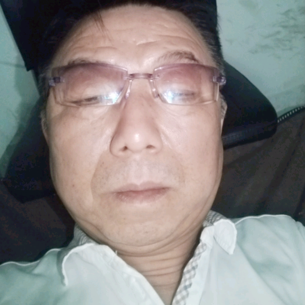 尤四的照片