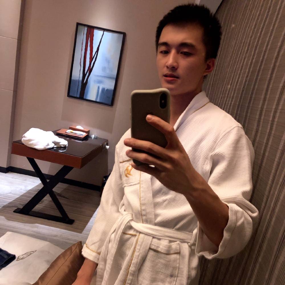 L？的照片