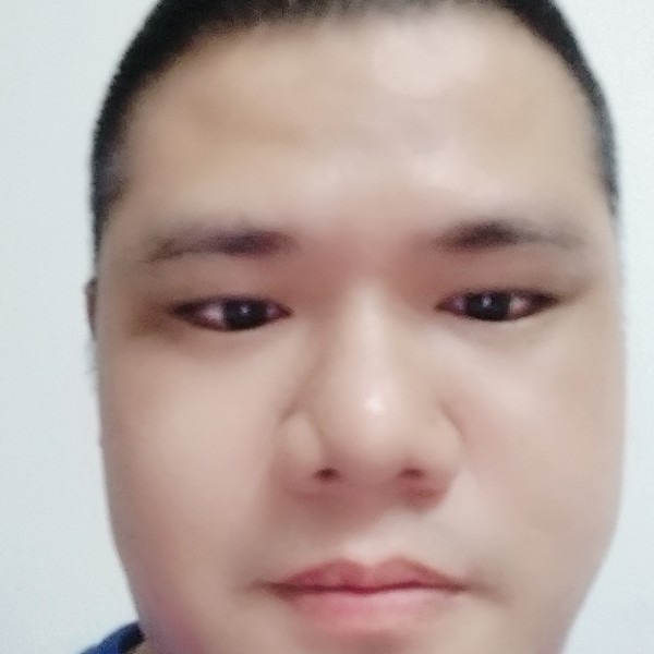 背后等待世界的照片