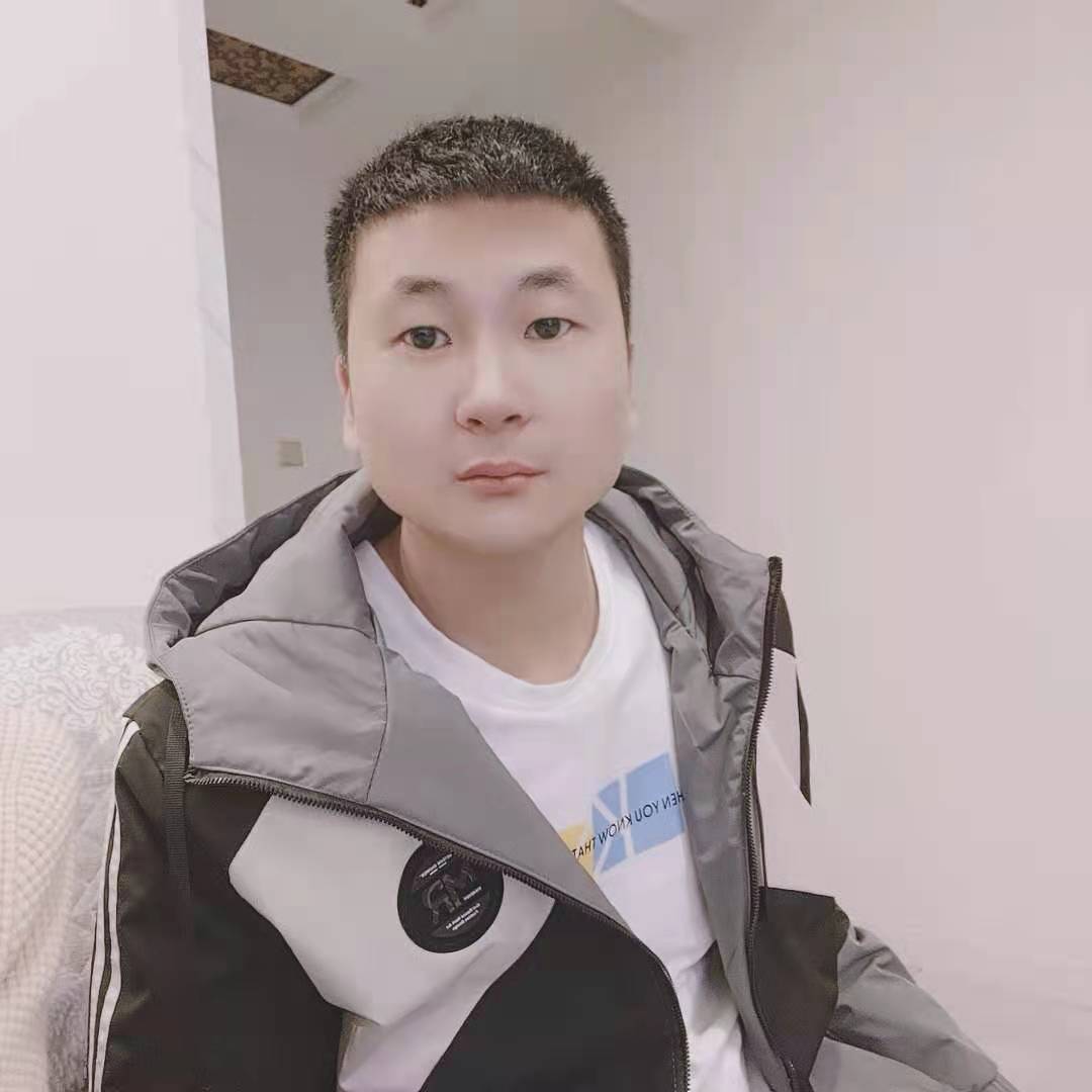 慈祥深拥绿茶的照片