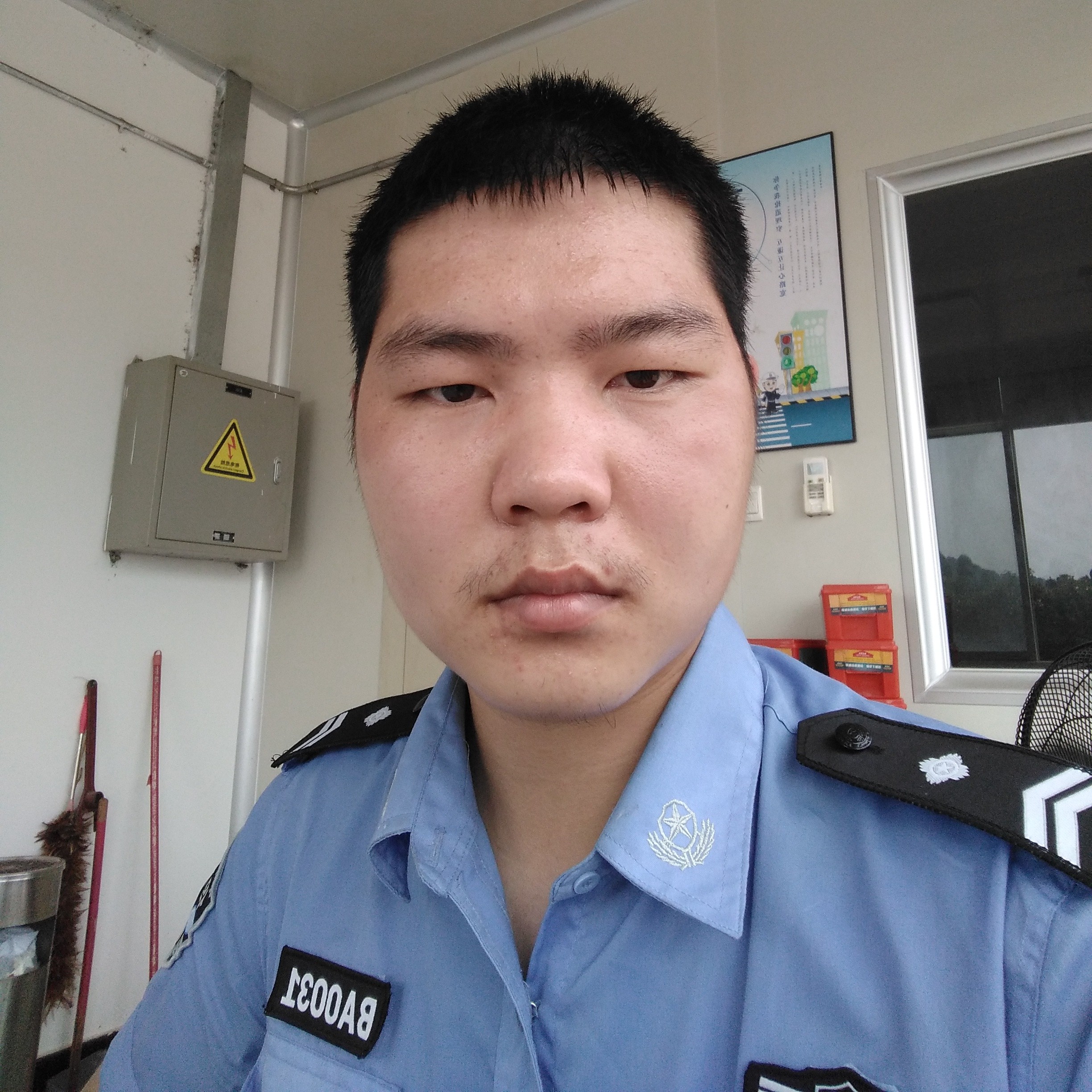 端庄打外套的照片