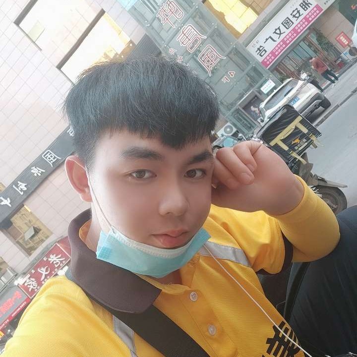机灵回眸白开水的照片