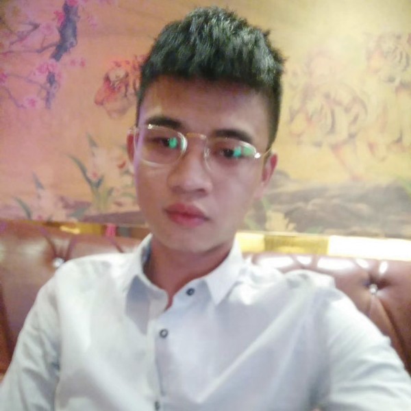 蚂蚁向爱笑的照片