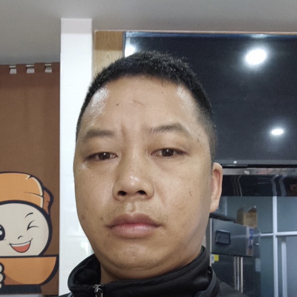 留胡子苦恋电源的照片