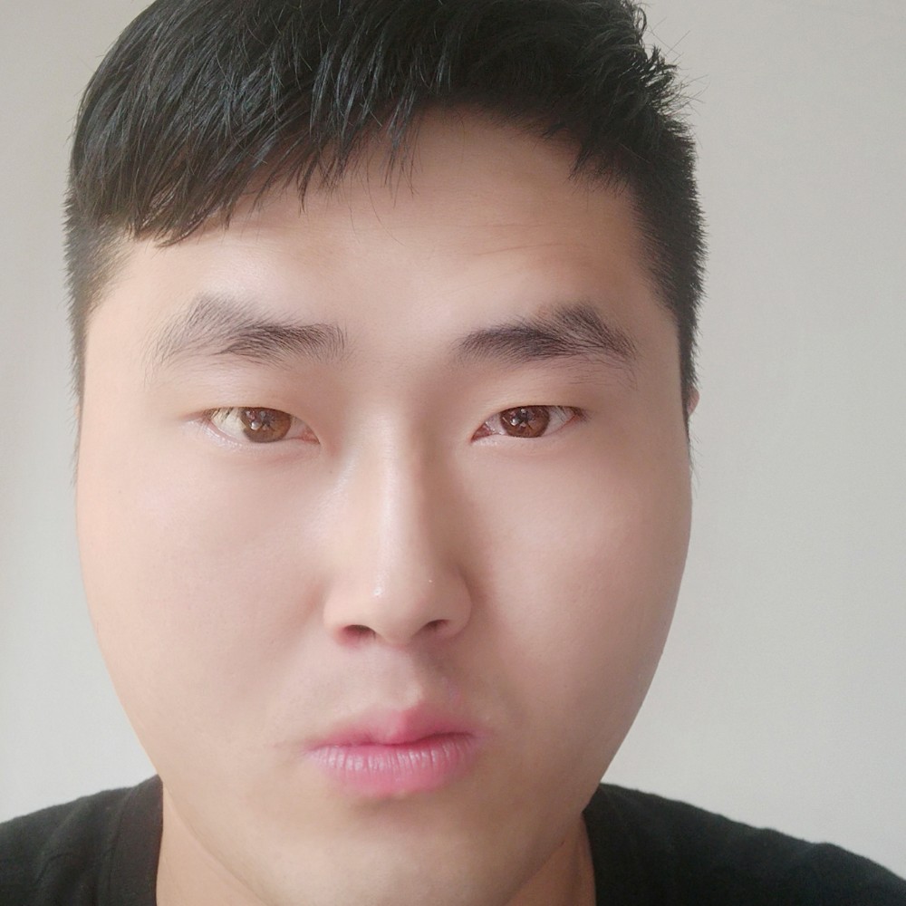 谨慎踢板栗的照片