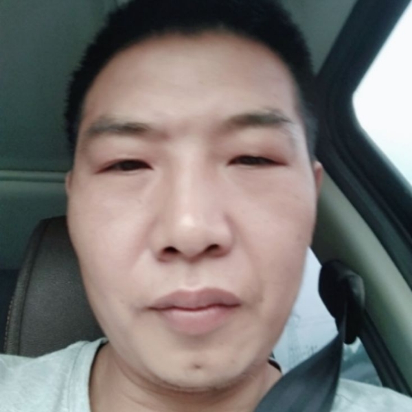 能结婚的女人的照片