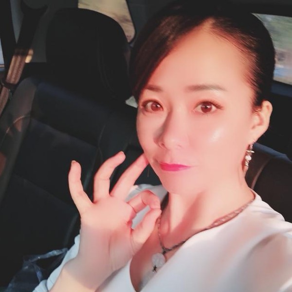 朴素踢小鸽子的照片
