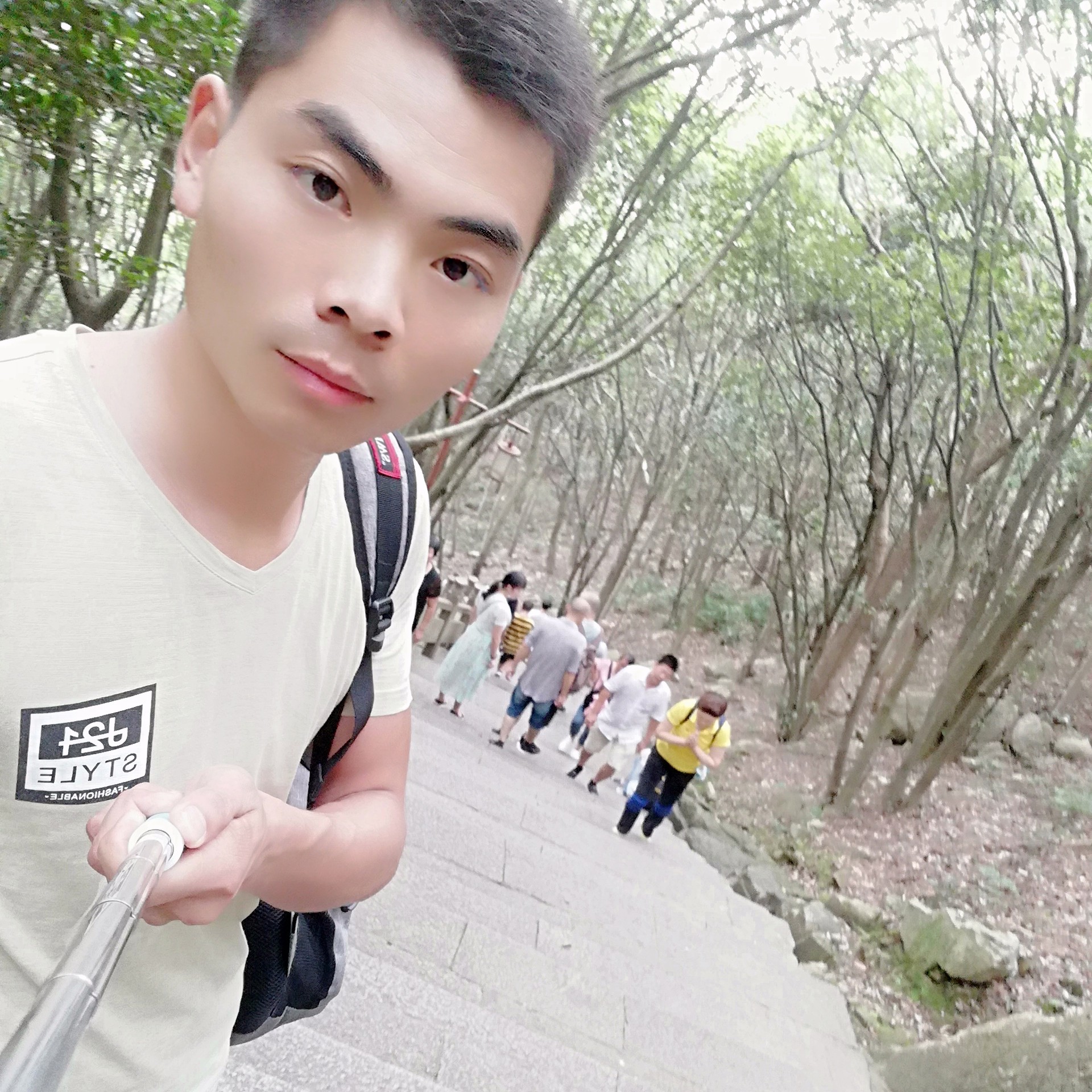 戒指打闪闪的照片