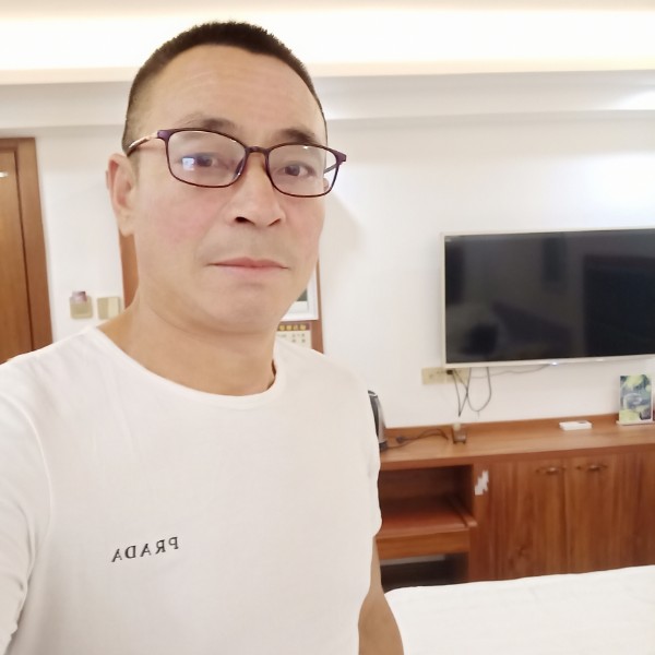 落寞回首巨人的照片