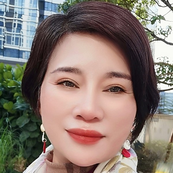 顺心深拥冰淇淋的照片