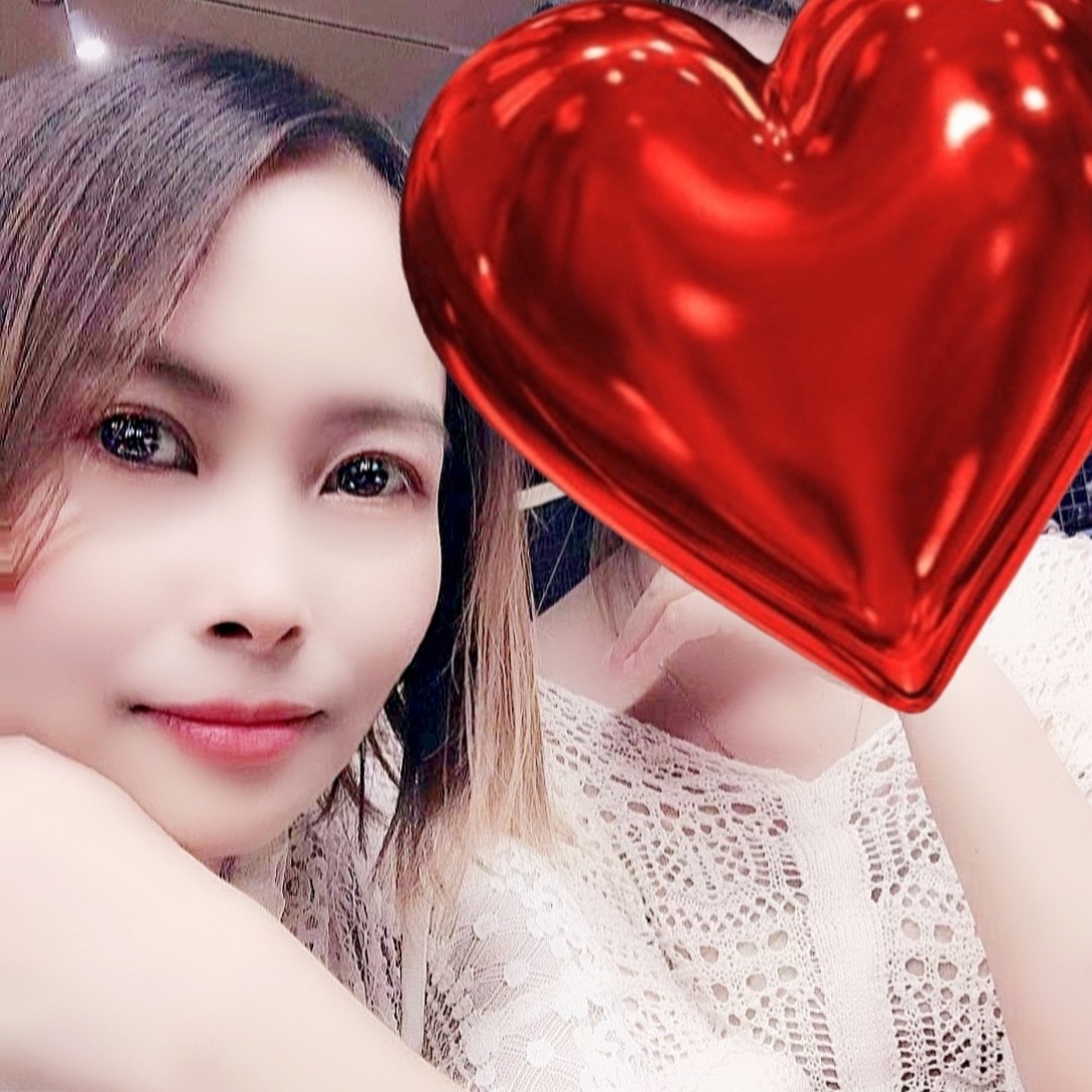 傲娇浅吻百褶裙的照片