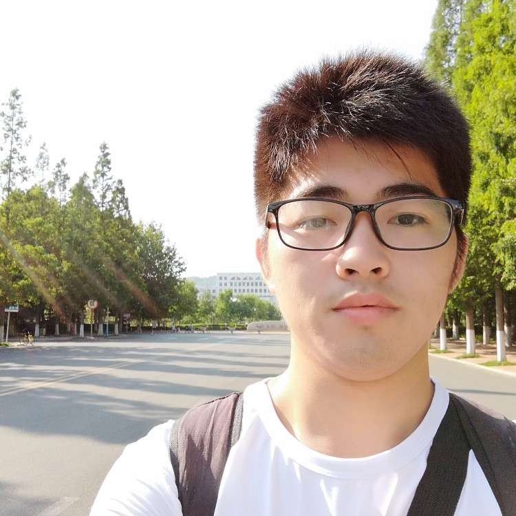森槿和腼腆的照片