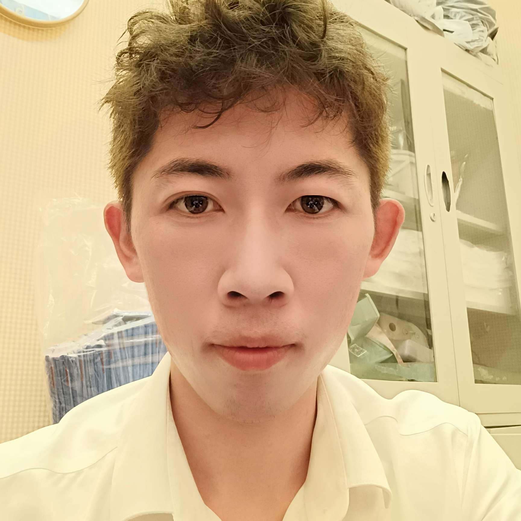 小兔子迎寒冷的照片