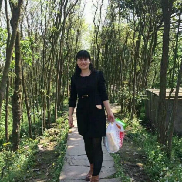 小伙爱爱听歌的照片