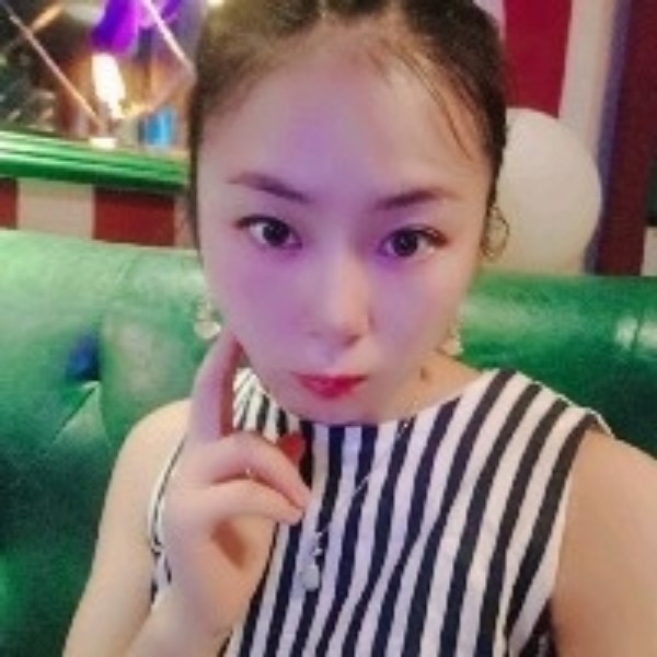 小巧倾心硬币的照片
