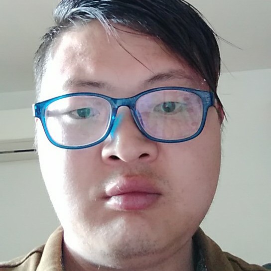 羽裳苦恋英俊的照片