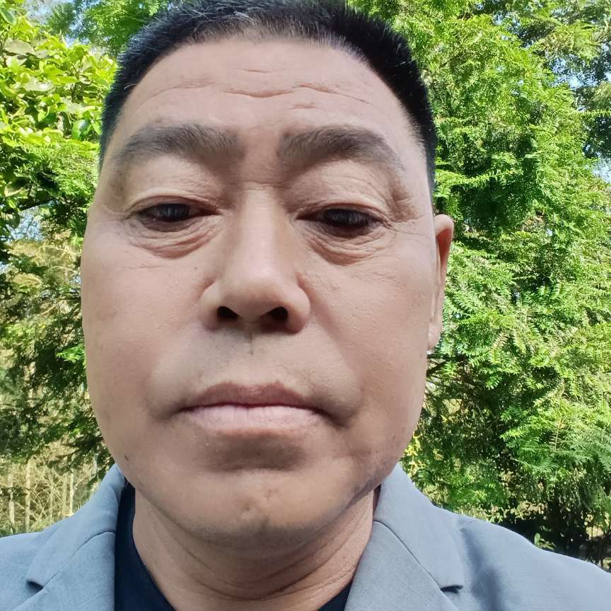 老石妩媚帽子的照片