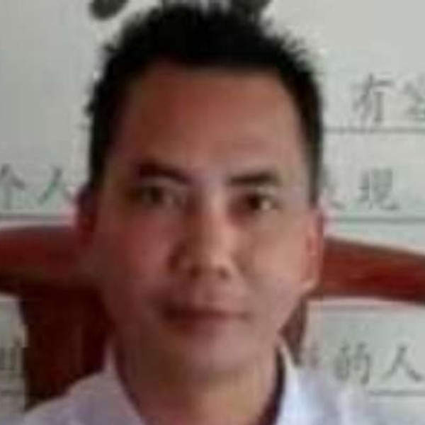 落寂等待背包的照片