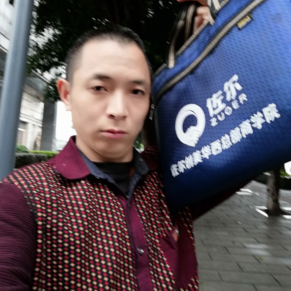 愣起睡的照片