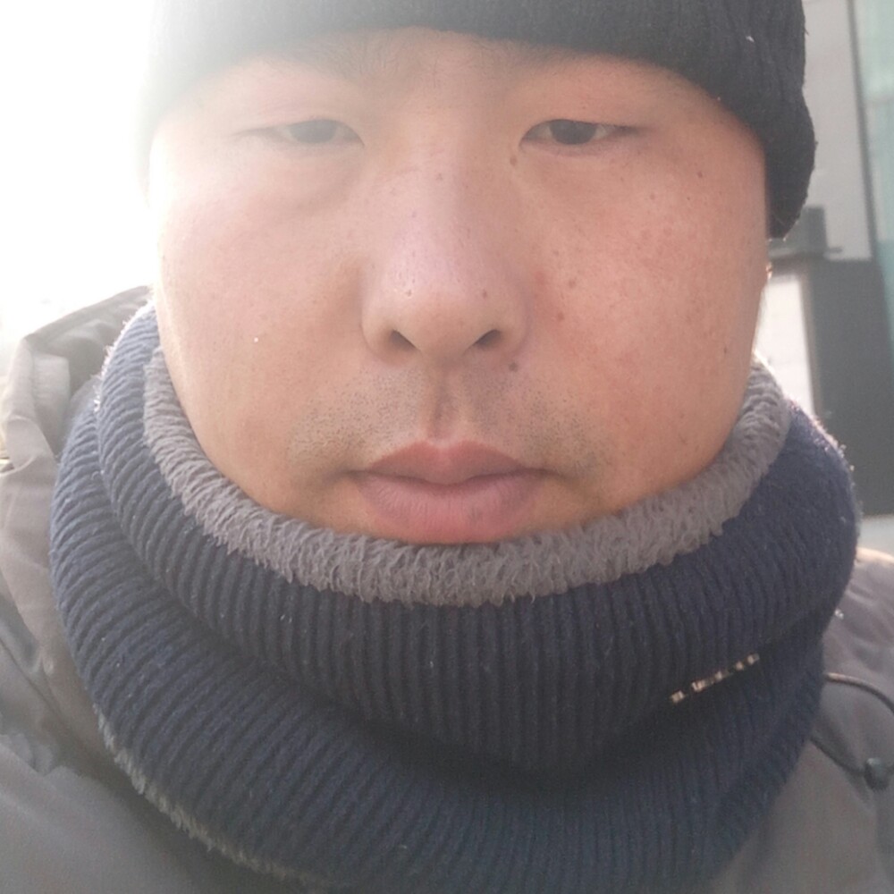 故意爱恋菠萝的照片