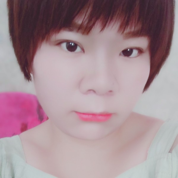 清秀回首青栀的照片