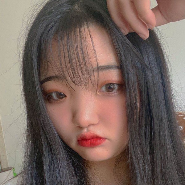 魁梧与路人的照片
