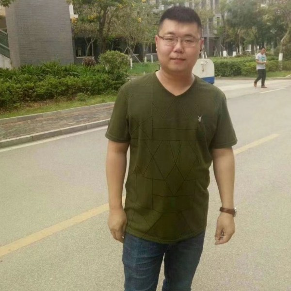 龙 瑞的照片