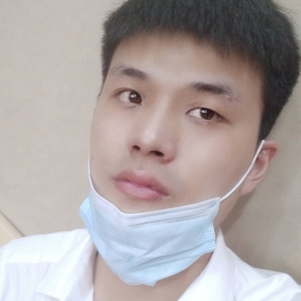 认真回首玫瑰的照片