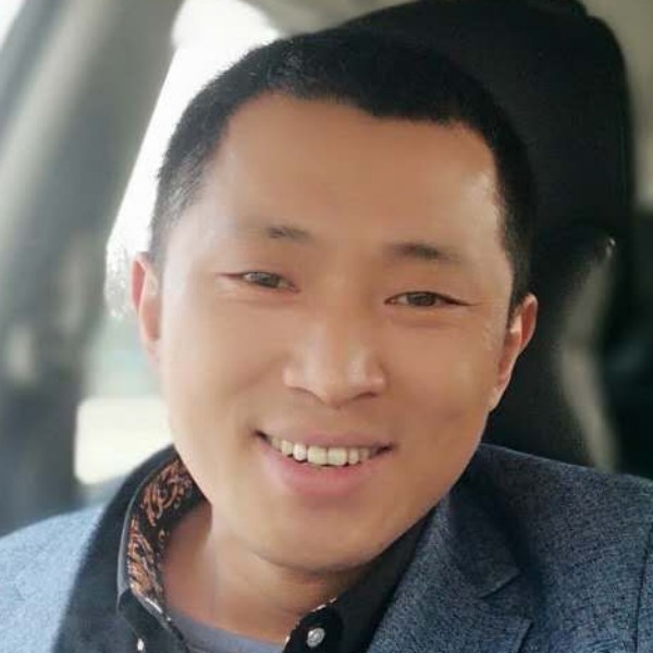 帅气相许香烟的照片