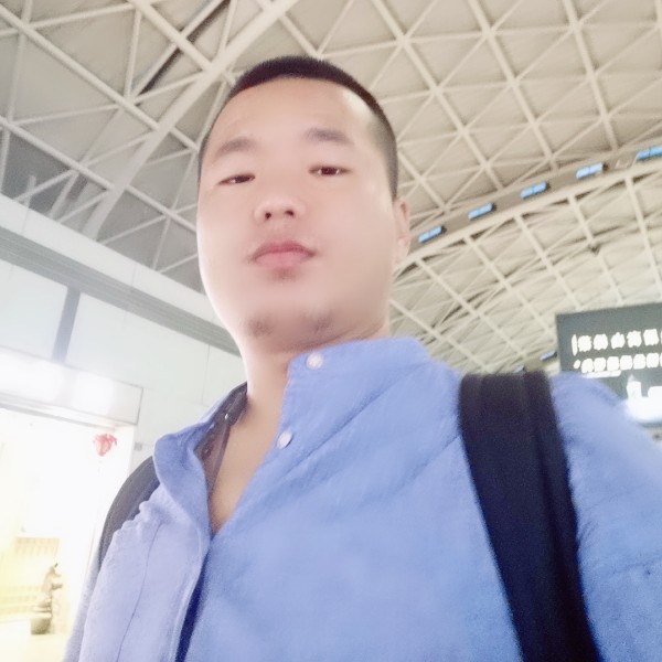 谦让挽手舒荷的照片