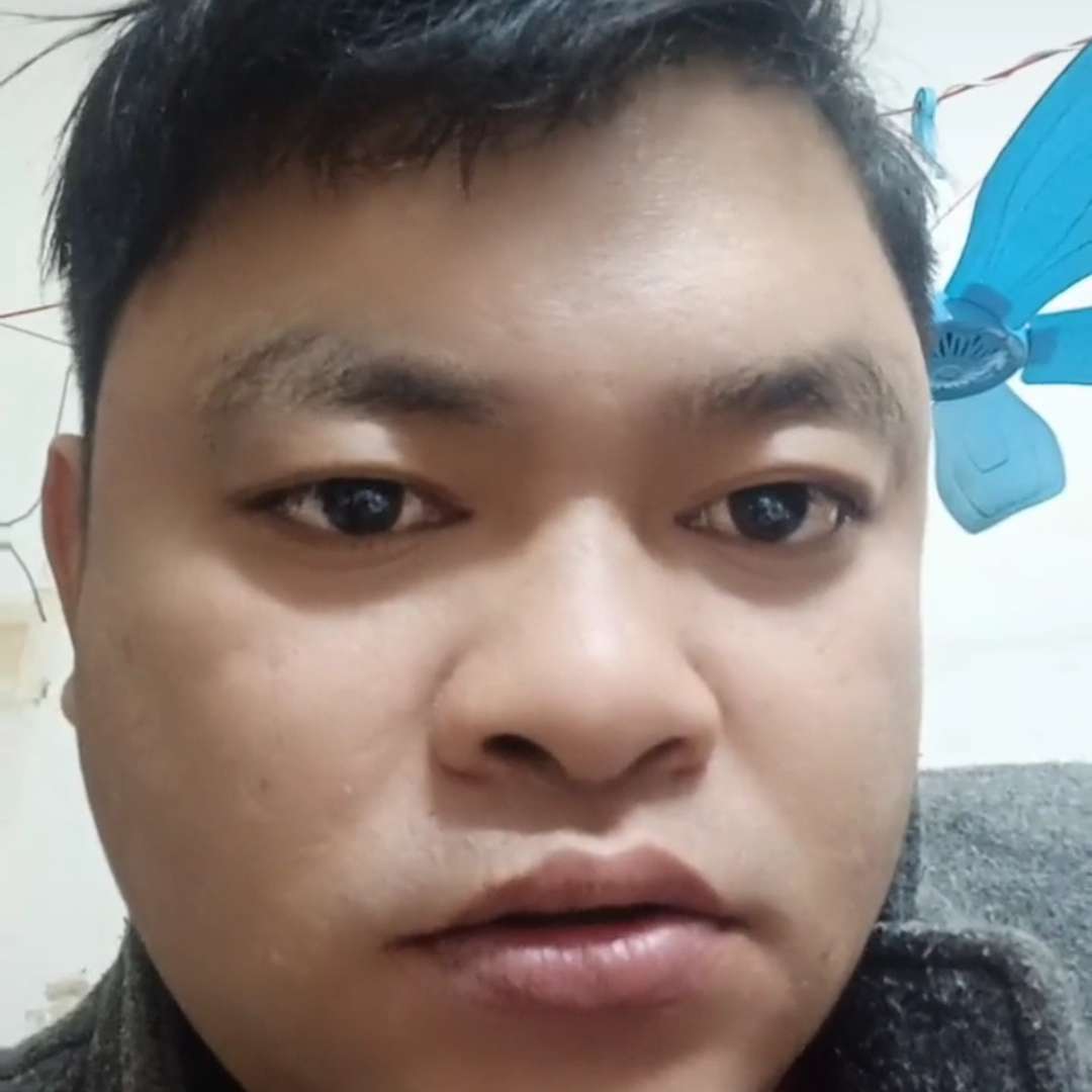 春天挽手听话的照片