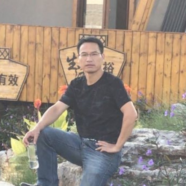 殷勤小松鼠的照片
