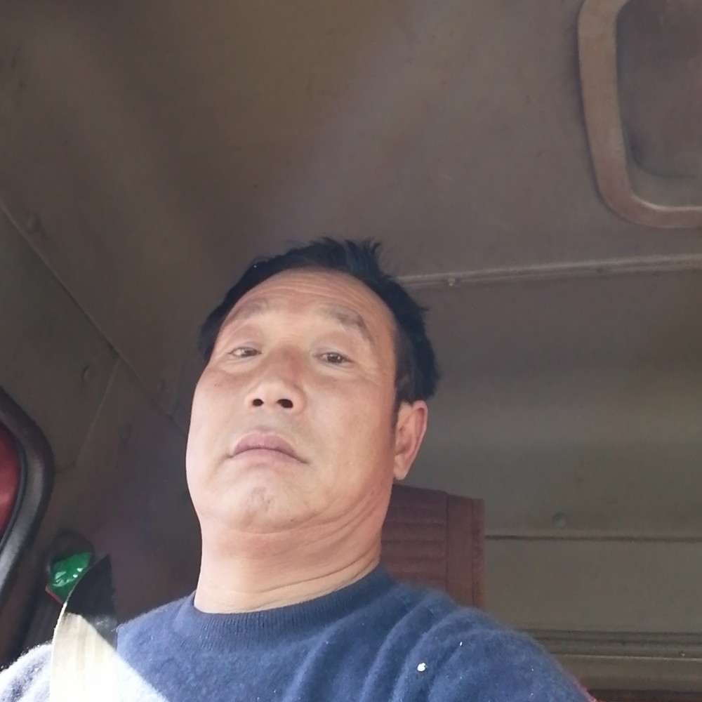 笑靥勤恳的照片
