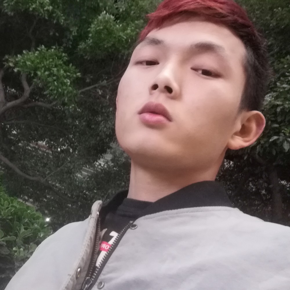 魁梧苦恋猫咪的照片