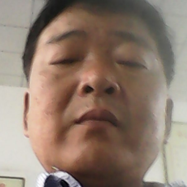 華麗凝眸微笑的照片