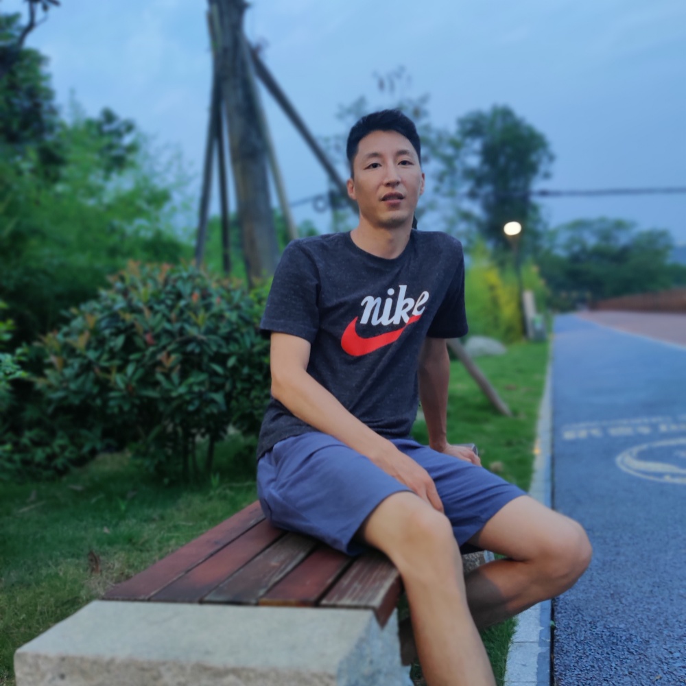 板凳闻鲤鱼的照片