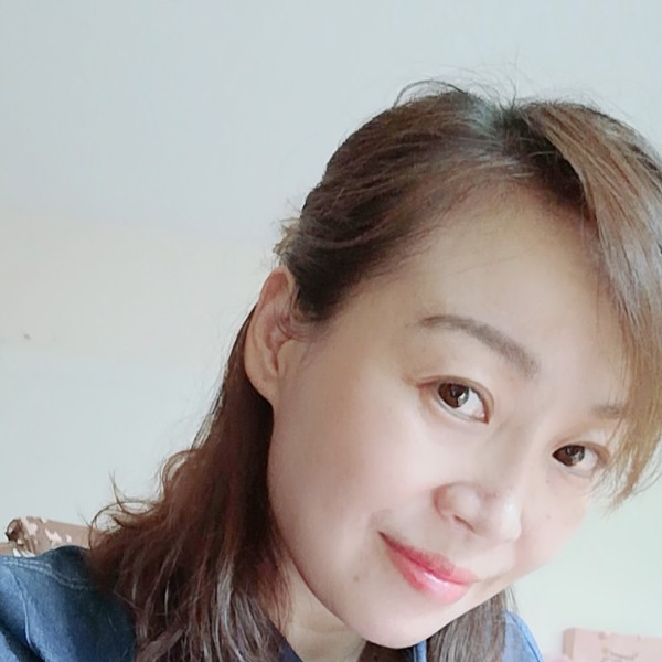 何以芳菲的照片