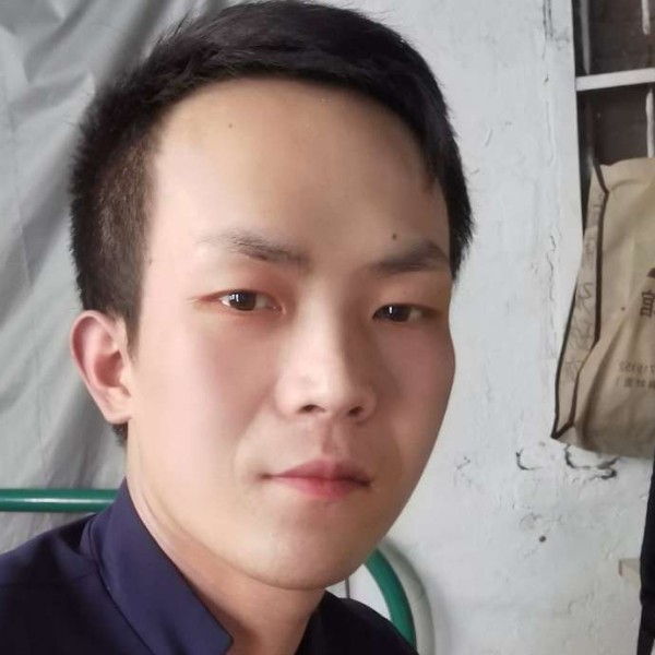 秀丽凝眸睫毛的照片