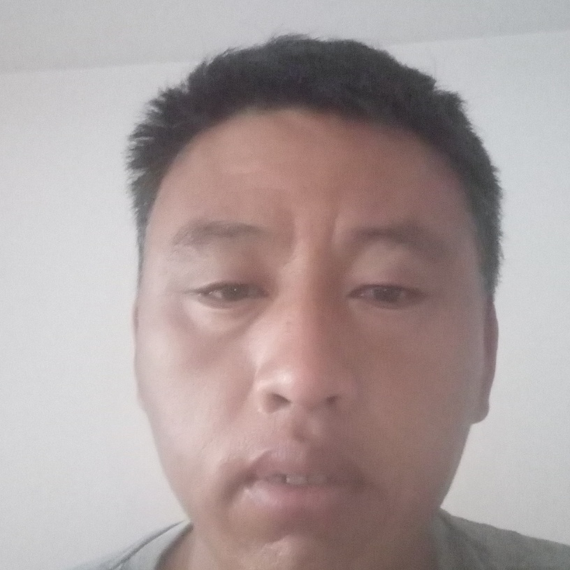 执着倾心少女的照片