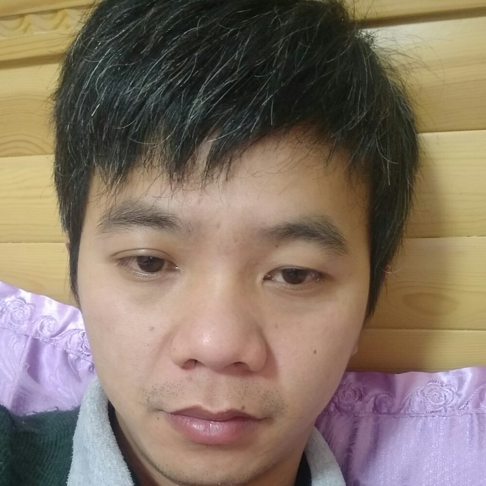 爱踢腿的小松鼠的照片