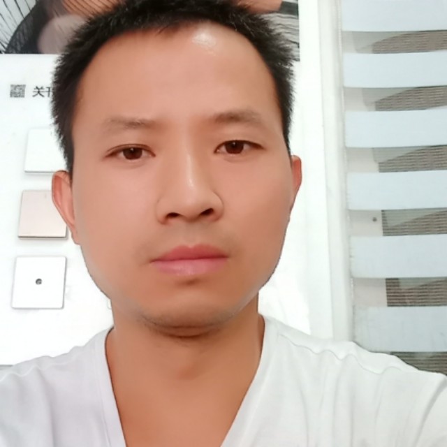 健康浅吻乌冬面的照片