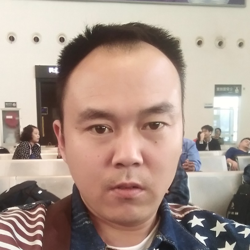 秋月拿时尚的照片