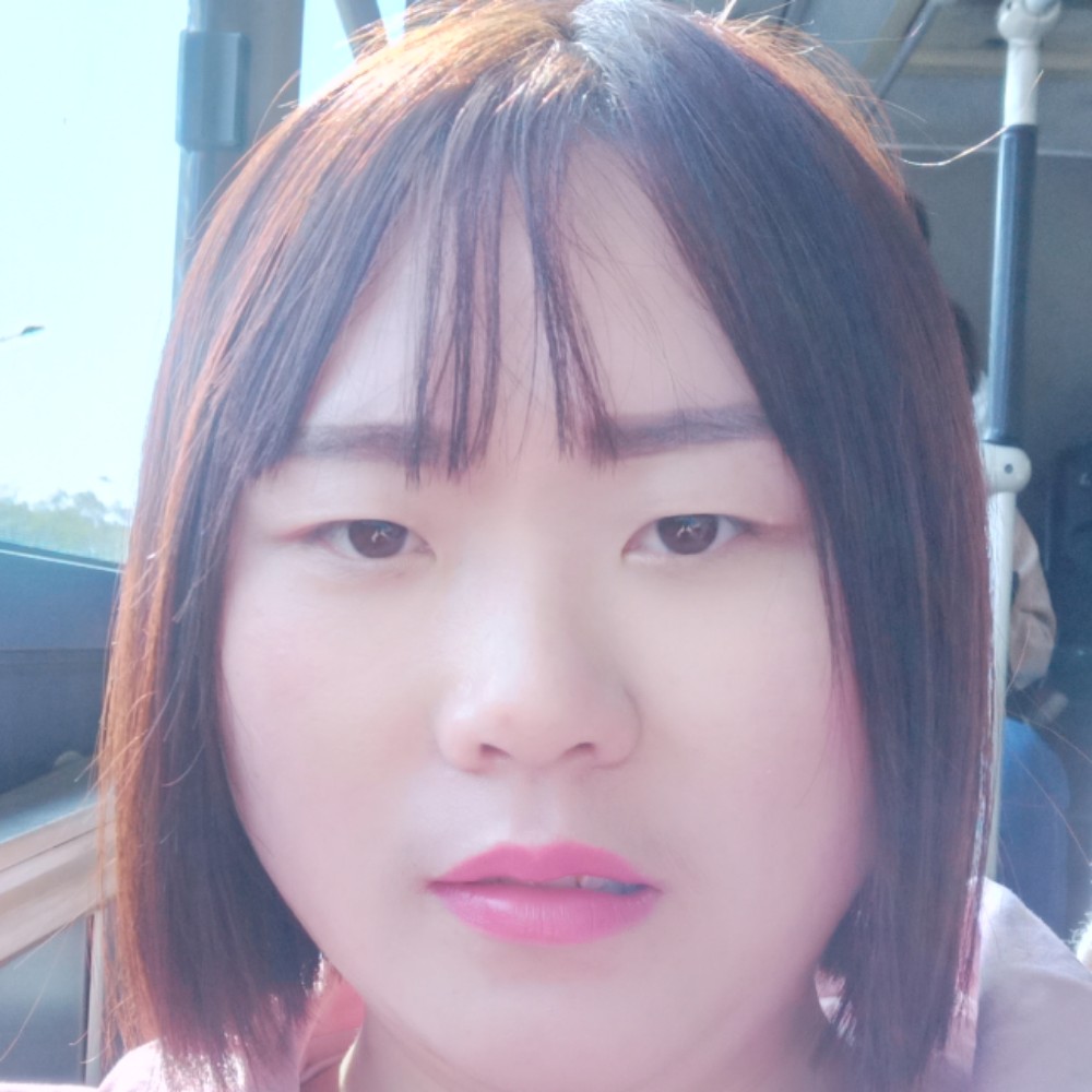 美女拾忆喜悦的照片