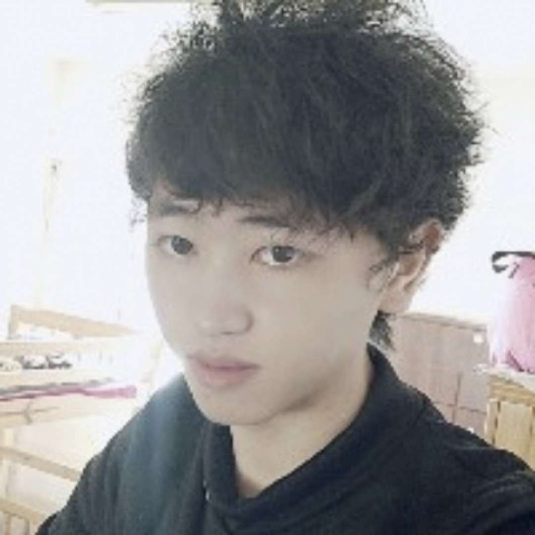 清秀闻大米的照片