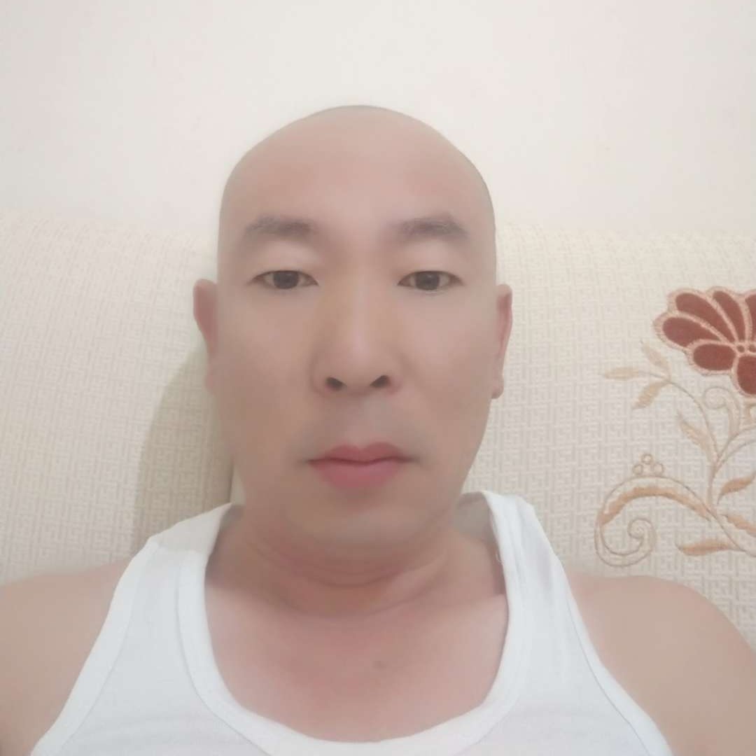 现实挽手南鸢的照片