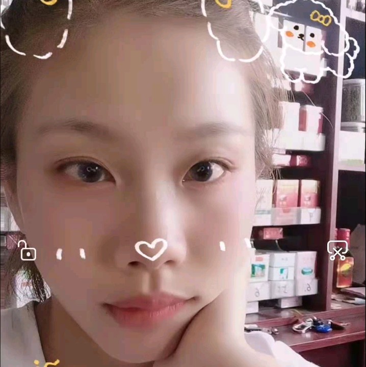 眼睛大爱孤心的照片